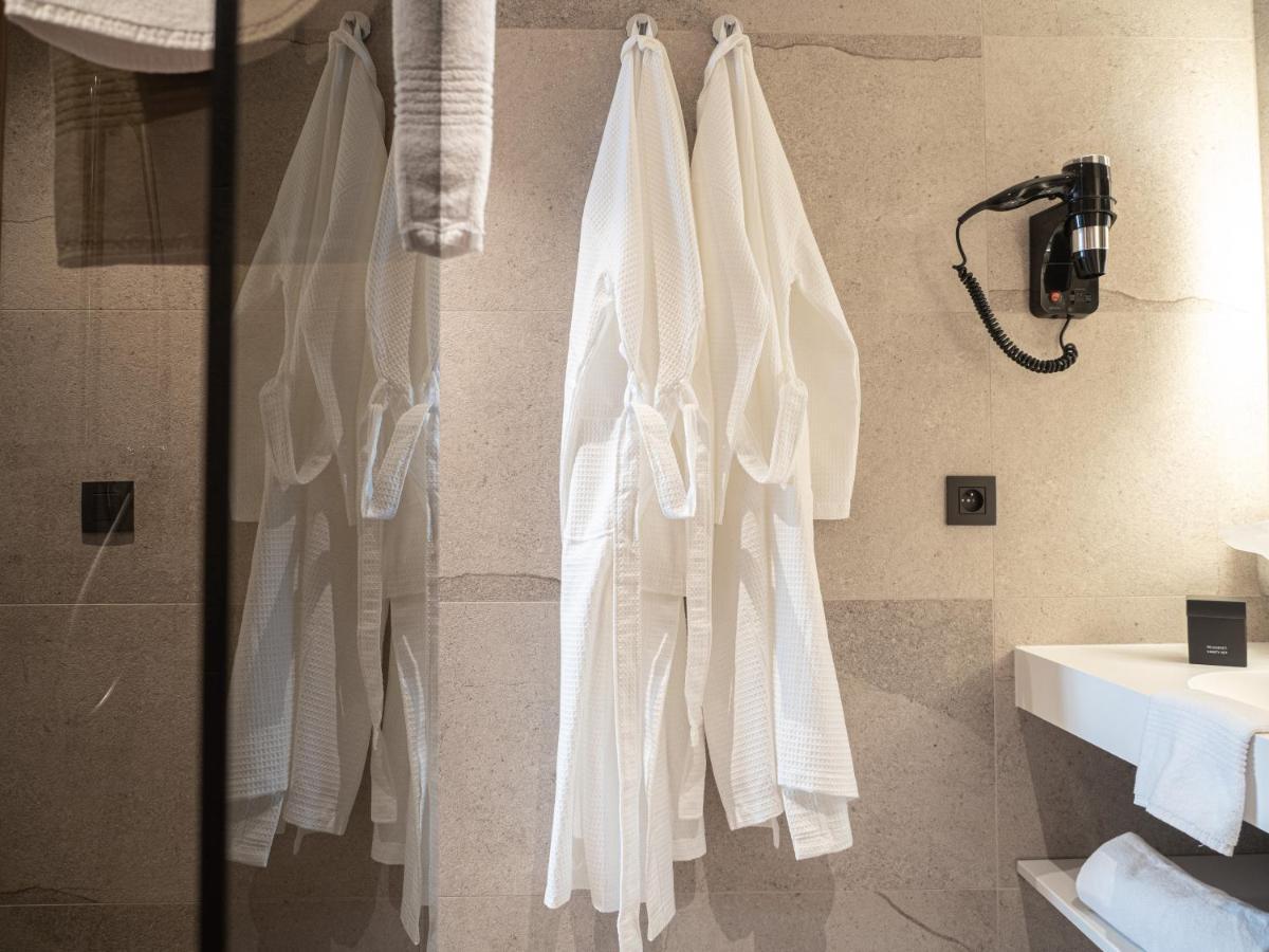 Le 830 Hotel Namen