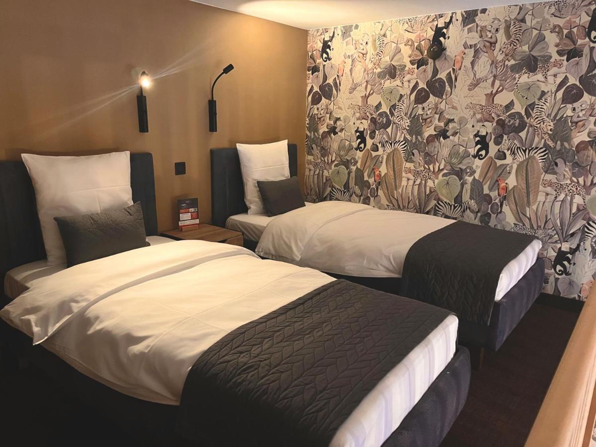 Hotel Le 830 4*